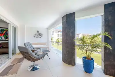 Image de Sleek apartment with washer/dryer, full kitchen, furnished terrace, on-site pool