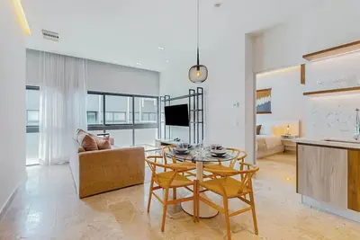 Image de Sleek apartment with walk-in showers, central Ac, plunge pool, and ocean views
