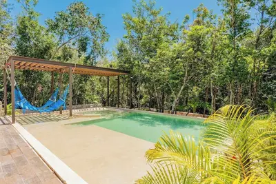 Image de Lower level apartment with high-speed internet  pool, gym, & tennis courts