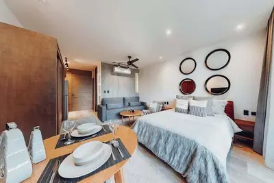Charming condo with rooftop pool, scenic balcony, & kitchenette