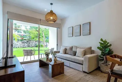 Image de Cozy coastal retreat with workspace, full kitchen, pool & High speed WiFi
