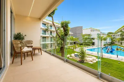 Image de Bright condo with serene balcony, lush pool & all the comforts of home