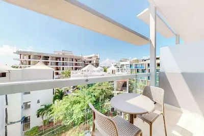 Image de Modern condo with roof deck, ocean-view pool, & balcony - walk to beach