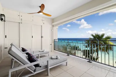 Image de -- New -- Bellevue 5 de luxe 2 bedroom oceanfront beach apartment