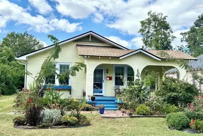 Image de Book the Brightest Stay in Town, Colorful 2br