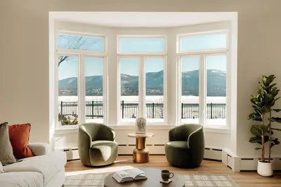 Image de Entire Building • River Views • 3 Bedrooms • Hot Tub | Artisan Stays