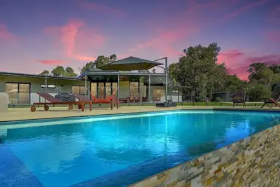 Image de Peaceful Country Escape | Pool Spa Fireplace