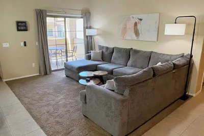 Image de Heated Pools, King Bed, Fast Wi-Fi – Gated East Mesa 2br Condo with Balcony