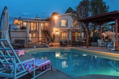 Elegant 5br Home w/ *Heated* Pool & Pool Table