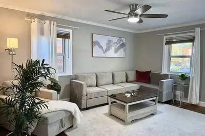 Image de Game Room + Pool Table | Near Dc | Sleeps 7
