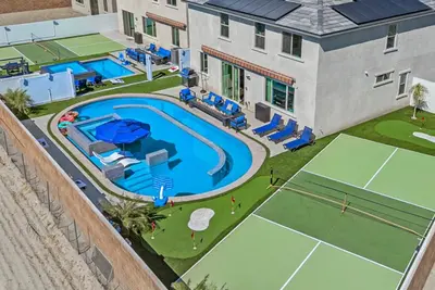 Image de The Twins: 18 Bedroom/10Bath/Sleeps 40+/LazyRiver/Pickleball/GameRoom