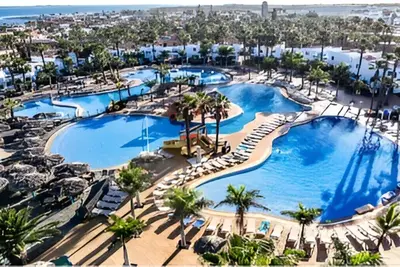 Image de Appartement climatisé avec 4 piscines communautaires - Corralejo - Vue piscines