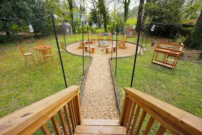 Image de 3 Bed / 2 Bath home with Space to Entertain 2 miles from Stadium