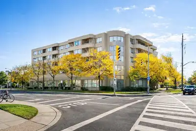 Image de Modern 2br Condo close to mid and downtown! Underground parking, walk to subway!
