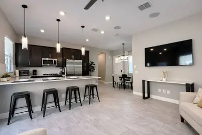 Image de Modern Guesthome in Gated Community - Near Airport