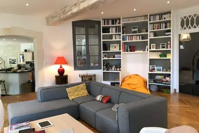Image de Grande maison familiale hyper calme avec jacuzzi au coeur de Cognac