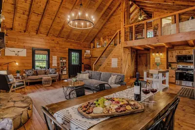 Image de Enchanting 2-bedroom cabin in charming Ellijay
