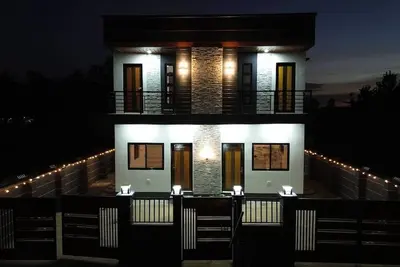 Image de El Jae's Guesthouse - 3 bdrm entire unit 10-15pax