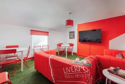 Image de Peaceful 5-bedroom house in welcoming Liverpool neighborhood