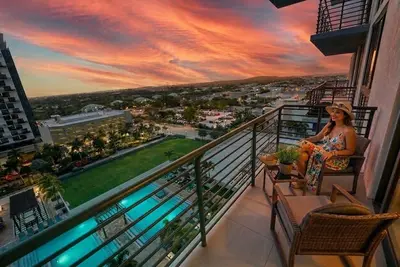 Image de Modern Studio | Pool View | Downtown Doral' Heart