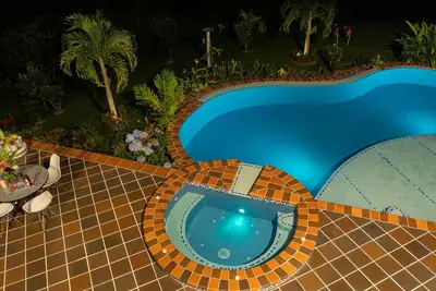 Image de Country house with pool near Parque del Café - 14 Sleeps -Coffee Region