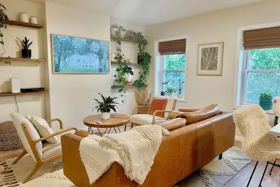 Image de 4br Duplex Near Nyc - Sleeps 8 - 2 Kitchens -  Fifa
