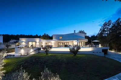 Image de Luxury Villa Viktor Tireli for up to 14 guests by Istrabook
