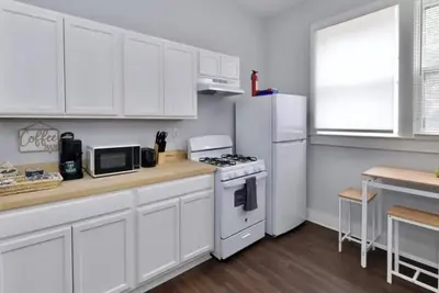 Image de Fabulous 3-bedroom house with Ac in vibrant Indianapolis