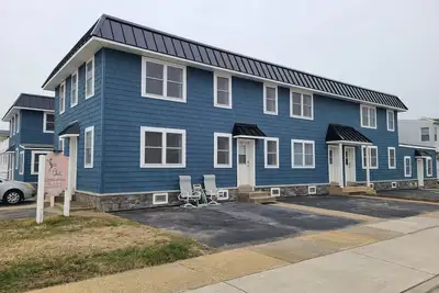 Image de Beautiful 1-bedroom condo across the street from the beach w/ Ac