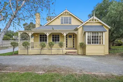 Image de The Ultimate Holiday Haven: 2 Party Spaces & Bar!