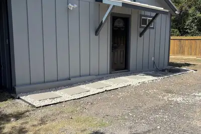 Image de 2-bedroom home in historic Comfort