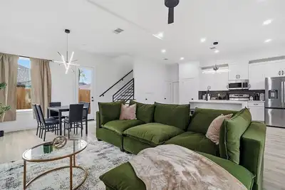 Image de The H-Town Hive Cozy, Chic & Close to Everything