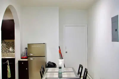 Image de Enjoyable 2-bedroom apartment near airport with washer and dryer