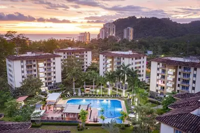 Image de Appartement familial avec vue sur la piscine, à pied de la plage de Jaco