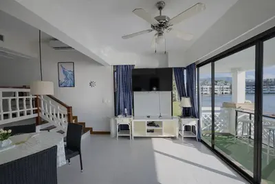 Image de Condo 2 Br in Laguna (Lake View)