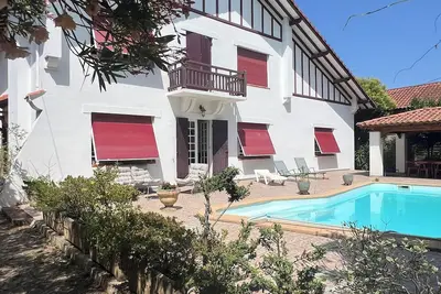 Image de Maison/Piscine, centre, lac à pied, plages 10 min.