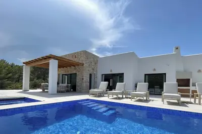 Image de Villa moderne pour 6 personnes avec piscine privée et vue sur la montagne - La Oksana