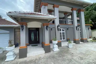 Image de 3-bedroom luxurious house in Kingston with pool, private parking free WiFi