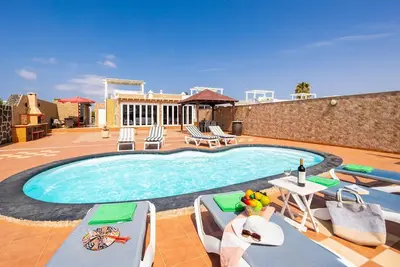 Villa Marisol with air con and private heated pool