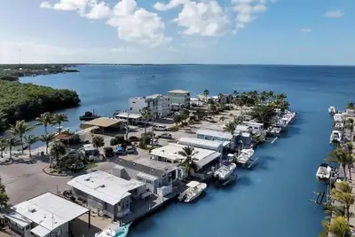 Image de Coral Dolphin Cottage- Waterfront tiny home getaway in Key Largo