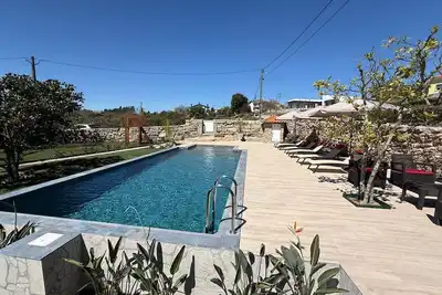 Image de Peaceful Countryside Escape with Pool - 4 Bedrooms & Full Comfort