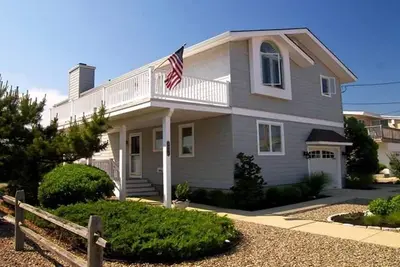 Image de \"You will \"love our house\"     12 minute walk to beach