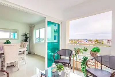 Image de Elegant Sea View 3bd Apt, King Bed, Full Ac, Pool.
