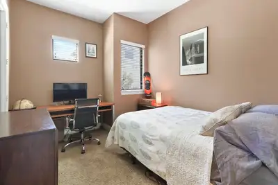 Image de Pool, Hot Tub, 3 bedrooms 3 bathrooms walkable cute neighborhood near downtown.