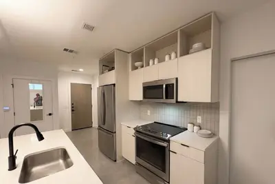 Image de Spacious 5-bedroom apartment in tranquil Austin with Ac and gym
