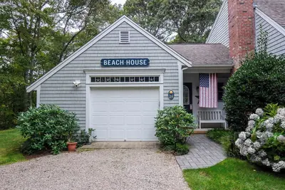 Image de Relaxing Cape Cod Hideaway with Modern Comforts