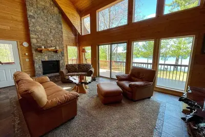 Image de Level Frontage, Close to the boat Launch! ! !