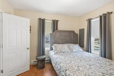 Image de Cozy 2-bedroom house in perfect Westerly with Ac. Big, open back yard!