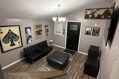 Image de Cozy home just a minute walk from the lake!