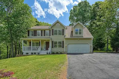 Image de Family-friendly 4-bedroom house at Lake Anna with boat slip & community beach